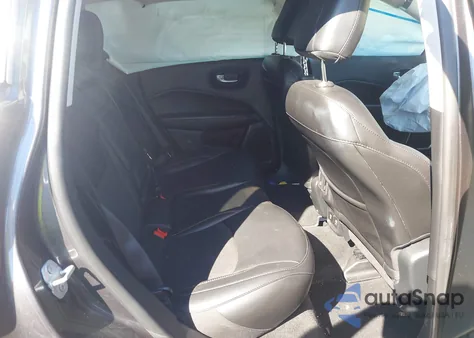 2019 Jeep Compass Latitude 4X4 from USA, damaged, VIN 3C4NJDBB8KT786614